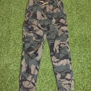Wrangler y2k camo cargo pants
